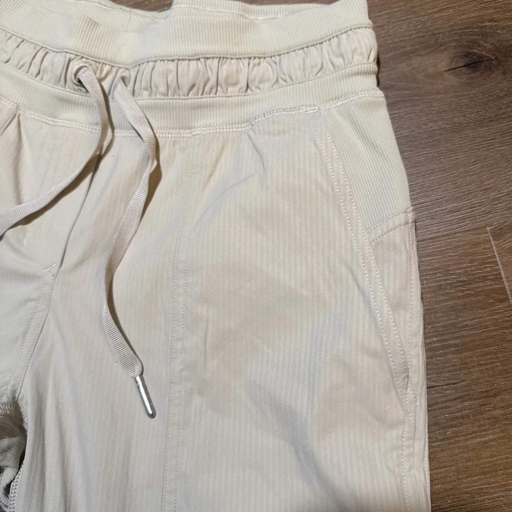 LULULEMON Dance Pant Studio Mid Rise Lined Crop  Size 2  25